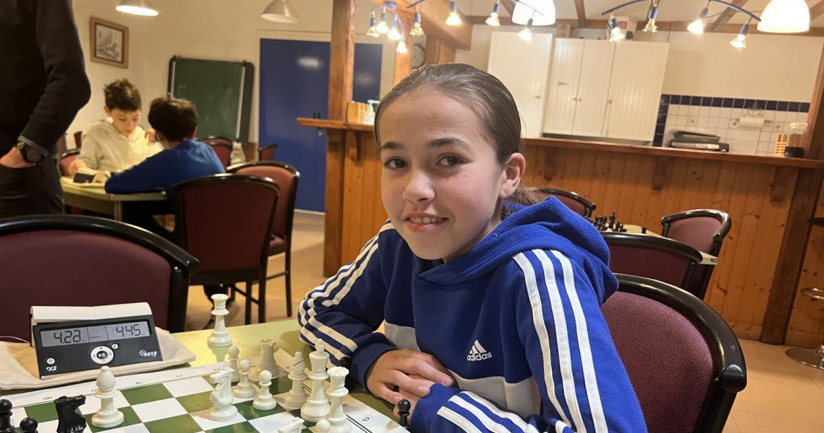 上卢瓦尔省。来自伊辛格的女学生参加法国国际象棋锦标赛